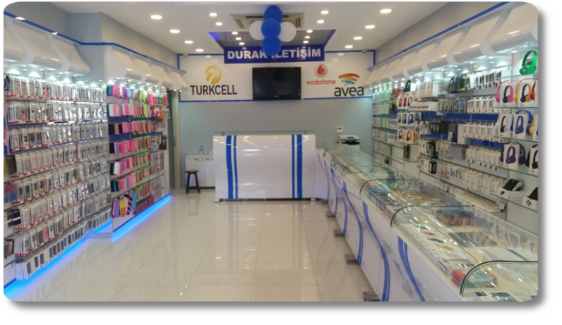 Kenar gsm magaza dekorasyon  iletişim ve elektronik sektörüne 2000 yılından bu yana profesyonel olarak mağaza  dekorasyonu alanında hizmet vermektedir. Ürün gruplarımız içerisinde cep telefonu bankoları camlı vitrinler aksesuar panoları  ödeme bankoları satış tezgahları teşhir standları telefon kulubeleri ve komple telefoncu dekorasyonu uygulamaları bulunmaktadır. Bunun yanı sıra üretici firma olmanın avantajını da kullanarak sizin özel istek ve tasarımlarınıza da cevap vermekteyiz. 