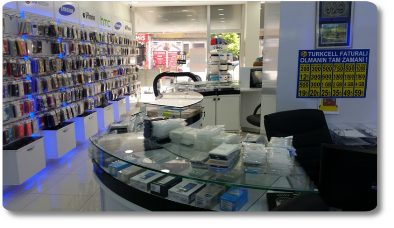 Kenar gsm magaza dekorasyon  iletişim ve elektronik sektörüne 2000 yılından bu yana profesyonel olarak mağaza  dekorasyonu alanında hizmet vermektedir. Ürün gruplarımız içerisinde cep telefonu bankoları camlı vitrinler aksesuar panoları  ödeme bankoları satış tezgahları teşhir standları telefon kulubeleri ve komple telefoncu dekorasyonu uygulamaları bulunmaktadır. Bunun yanı sıra üretici firma olmanın avantajını da kullanarak sizin özel istek ve tasarımlarınıza da cevap vermekteyiz. 
