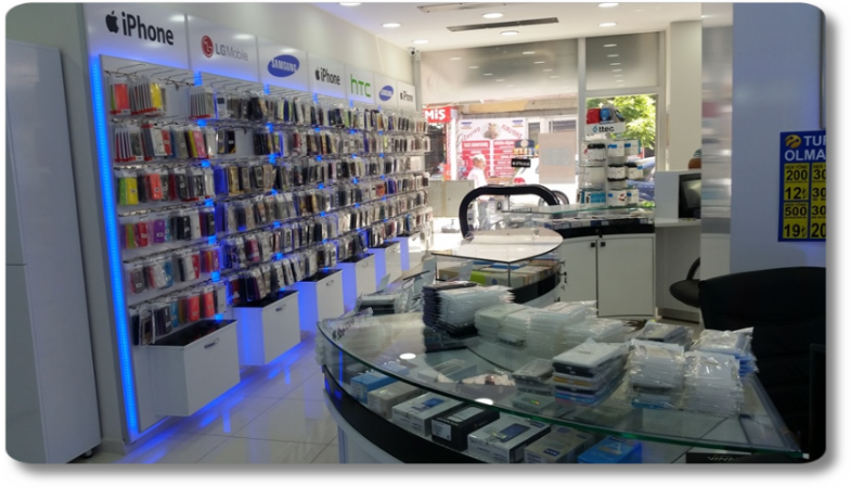 Kenar gsm magaza dekorasyon  iletişim ve elektronik sektörüne 2000 yılından bu yana profesyonel olarak mağaza  dekorasyonu alanında hizmet vermektedir. Ürün gruplarımız içerisinde cep telefonu bankoları camlı vitrinler aksesuar panoları  ödeme bankoları satış tezgahları teşhir standları telefon kulubeleri ve komple telefoncu dekorasyonu uygulamaları bulunmaktadır. Bunun yanı sıra üretici firma olmanın avantajını da kullanarak sizin özel istek ve tasarımlarınıza da cevap vermekteyiz. 