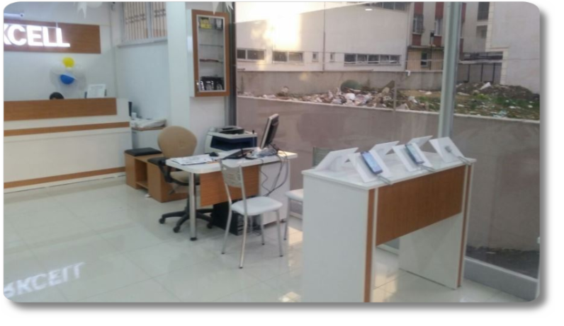 Kenar gsm magaza dekorasyon  iletişim ve elektronik sektörüne 2000 yılından bu yana profesyonel olarak mağaza  dekorasyonu alanında hizmet vermektedir. Ürün gruplarımız içerisinde cep telefonu bankoları camlı vitrinler aksesuar panoları  ödeme bankoları satış tezgahları teşhir standları telefon kulubeleri ve komple telefoncu dekorasyonu uygulamaları bulunmaktadır. Bunun yanı sıra üretici firma olmanın avantajını da kullanarak sizin özel istek ve tasarımlarınıza da cevap vermekteyiz. 