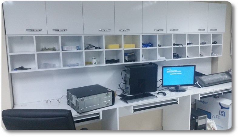 banko telefon bankoları cap telefonu tezgahları camlı banko vitrin aksesuar pano turkcell banko vodafone banko telefoncu dekoraston mağaza vitrinleri gsm bankoları